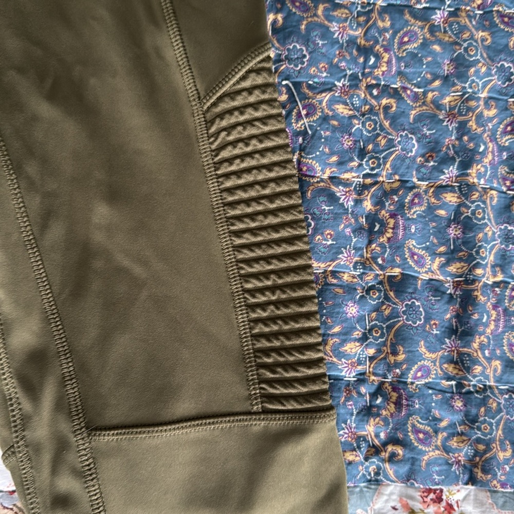 Fabletics Dark Moss High-Waisted Leggings - Picture 4 of 6